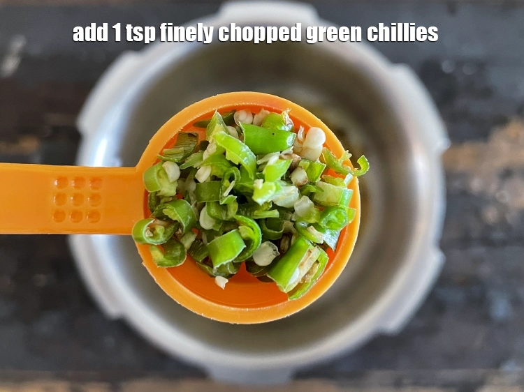 Step 17 – <p>૧ ટીસ્પૂન બારીક સમારેલા લીલા મરચા ઉમેરો. Add&nbsp;1 tsp&nbsp;finely&nbsp;<a href="glossary-chopped-green-chilli-820i"><u>chopped green chillies</u></a>.</p>