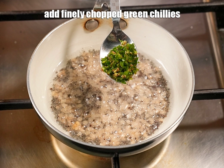 Step 13 – <p>૧ ટીસ્પૂન બારીક સમારેલા લીલા મરચાં ઉમેરો. ઉપરાંત, તમે તમારી પસંદગીના કોઈપણ શાકભાજી ઉમેરી શકો …