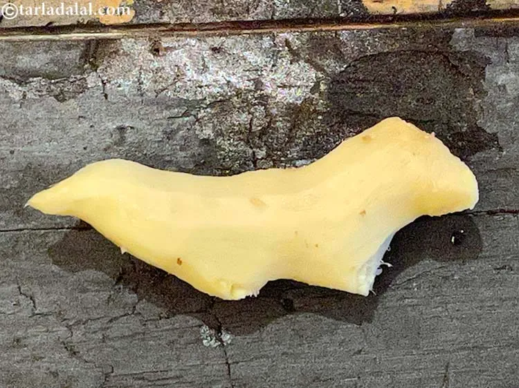 Step 4 – <p>છરીના મંદ છેડા અથવા પીલરનો ઉપયોગ કરીને બહારની ત્વચા છોલી લો. Peel the outer skin …