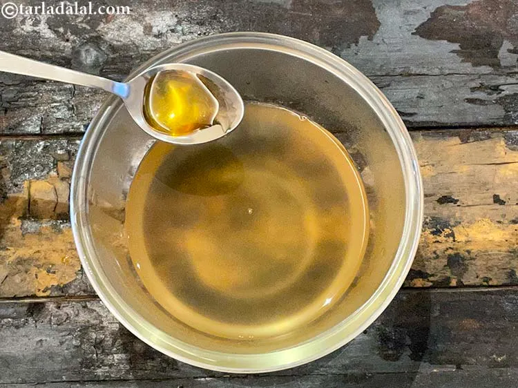 Step 12 – <p>મધ ઉમેરો. આ વૈકલ્પિક છે. મને મારી ચા સ્વસ્થ ગમે છે, તેથી હું મધનો ઉપયોગ …