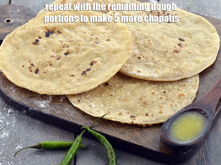 Step 16 – <p>ચોપાટીને સ્વચ્છ અને સૂકી સપાટી પર મૂકો. બાકીના કણકના ભાગો સાથે ફરીથી 5 વધુ ચપાતી …