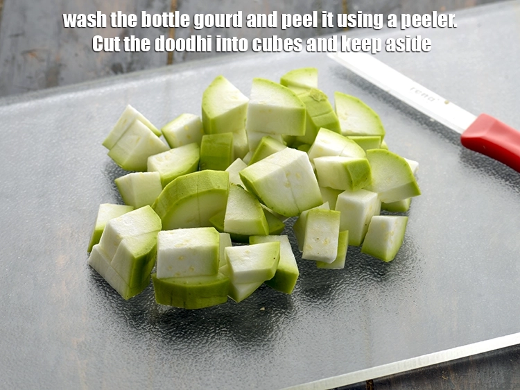 Step 5 – <p>દૂધીને ધોઈ લો અને તેને પીલરથી છોલી લો. દૂધીને ક્યુબ્સમાં કાપીને બાજુ પર રાખો. દૂધી …