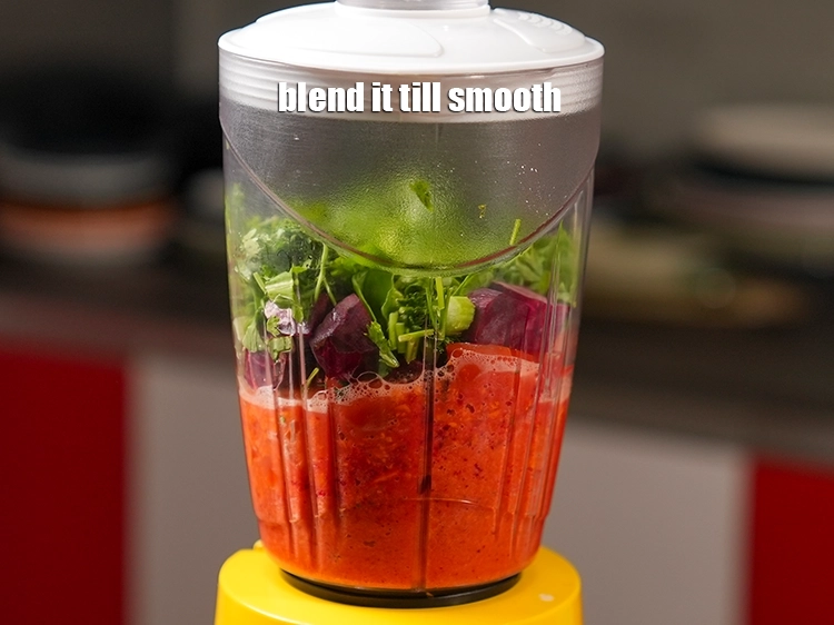 Step 18 – <p>ઢાંકણ બંધ કરો અને તેને સુંવાળું થાય ત્યાં સુધી બ્લેન્ડ કરો. બધા પાંદડા બરાબર ભળી …