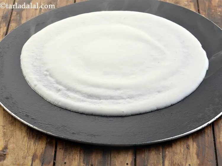 Step 36 – <p>તેને ગોળાકાર ગતિમાં ફેલાવીને 225 મીમી. (9”) વ્યાસનું પાતળું વર્તુળ બનાવો. જો તમે ઉત્તપમ બનાવવા …