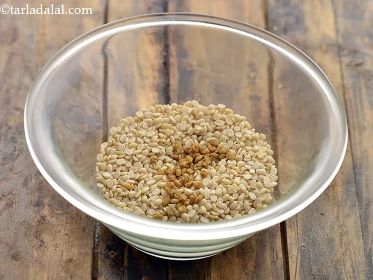 Step 15 – <p>સાદા ઢોસાના ખીરા માટે સૌપ્રથમ એક મોટા બાઉલમાં અડદની દાળ અને મેથીના દાણા લો. મેથીના …