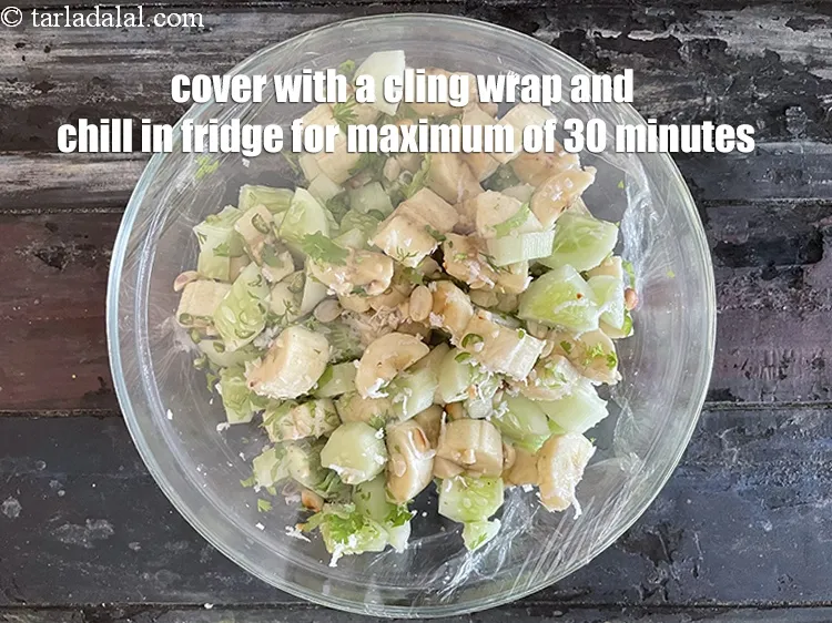 Step 9 – <p>ક્લિંગ રેપથી ઢાંકીને વધુમાં વધુ 30 મિનિટ સુધી ઠંડુ કરો, નહીંતર કેળા કાળા થઈ જશે. …