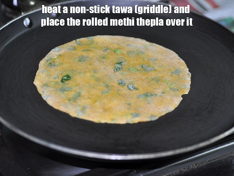 Step 15 – <p>નોન-સ્ટીક તવો ગરમ કરો અને તેના પર <strong>મેથી થેપલા</strong> મૂકો.</p>