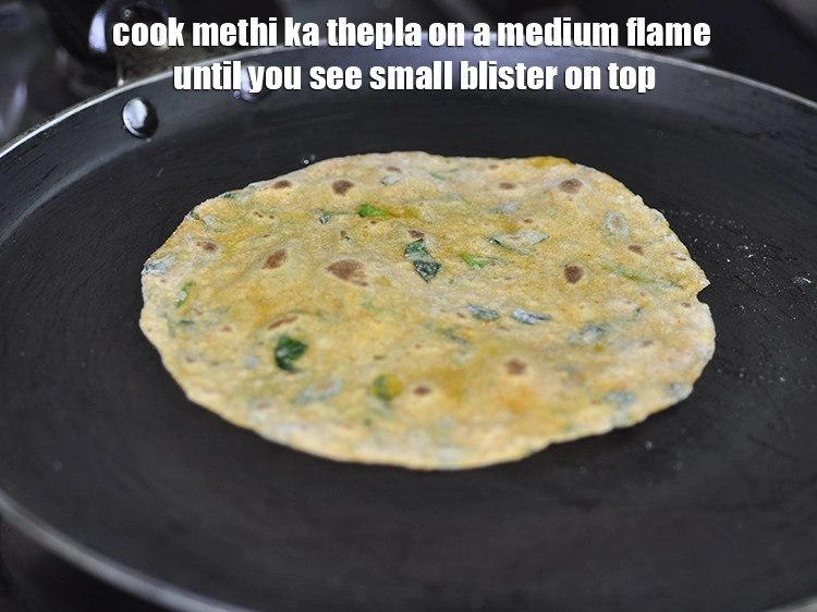 Step 16 – <p><strong>મેથીના થેપલા</strong> મધ્યમ તાપ પર રાંધો જ્યાં સુધી તમને ઉપર નાના ફોલ્લા ન દેખાય. જો …