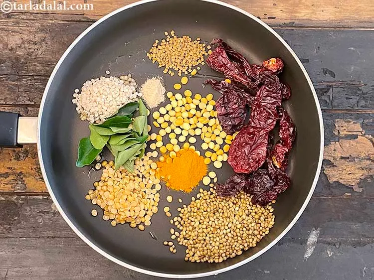 Step 22 – <p><span style="background-color:rgb(255,255,255);color:rgb(0,0,0);">15 થી 20 </span><a href="https://www.tarladalal.com/glossary-curry-leaves-kadi-patta-kadipatta-gujarati-388i"><u>કડી પત્તો (curry leaves)</u></a> ઉમેરો. કઢી પત્તા વૈકલ્પિક છે પણ …