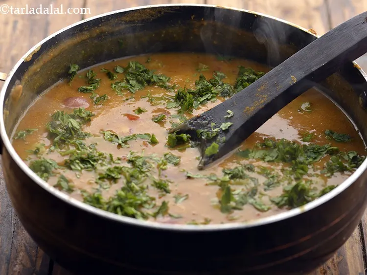 Step 60 – <p>કોથમીર ઉમેરો, સારી રીતે મિક્સ કરો અને મધ્યમ તાપ પર ૧ મિનિટ સુધી રાંધો. Add …