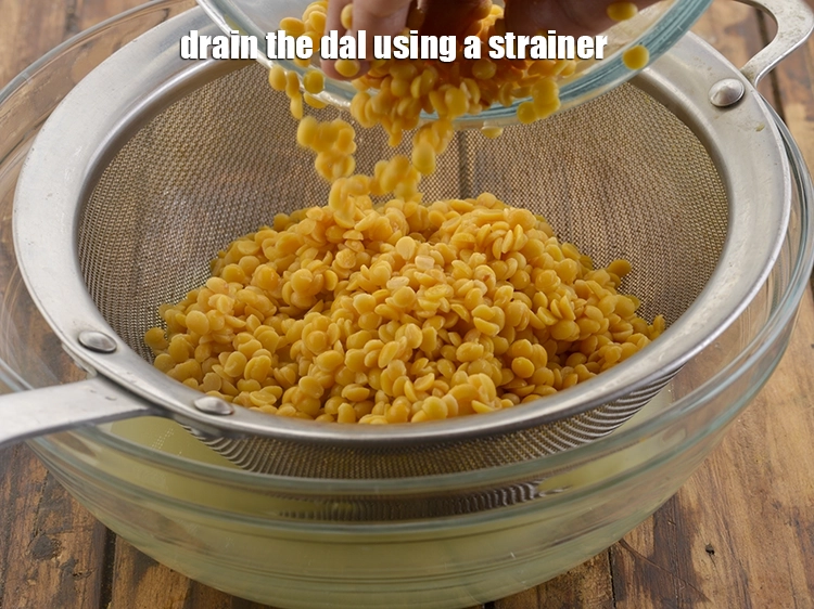 Step 19 – <p>સ્ટ્રેનરનો ઉપયોગ કરીને દાળને ગાળી લો.</p>
