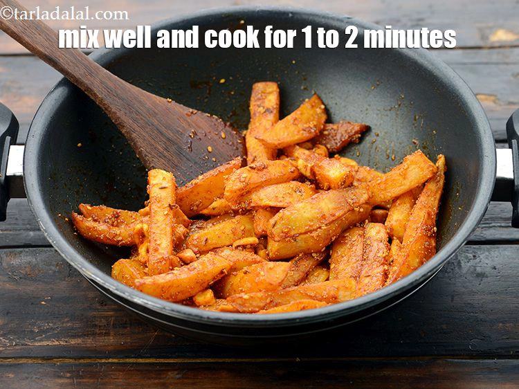 Step 22 – <p>સારી રીતે મિક્સ કરો અને મધ્યમ તાપ પર ૧ થી ૨ મિનિટ સુધી ક્યારેક ક્યારેક …