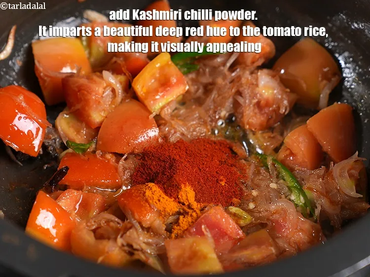 Step 17 – <p><span style="background-color:rgb(255,255,255);color:rgb(0,0,0);">1/2 ટીસ્પૂન </span><a href="https://www.tarladalal.com/glossary-chilli-powder-red-chilli-powder-gujarati-339i#ing_3363"><u>કાશ્મીરી લાલ મરચાંનો પાવડર (Kashmiri red chilli powder)</u></a> ઉમેરો. તે ટામેટા …