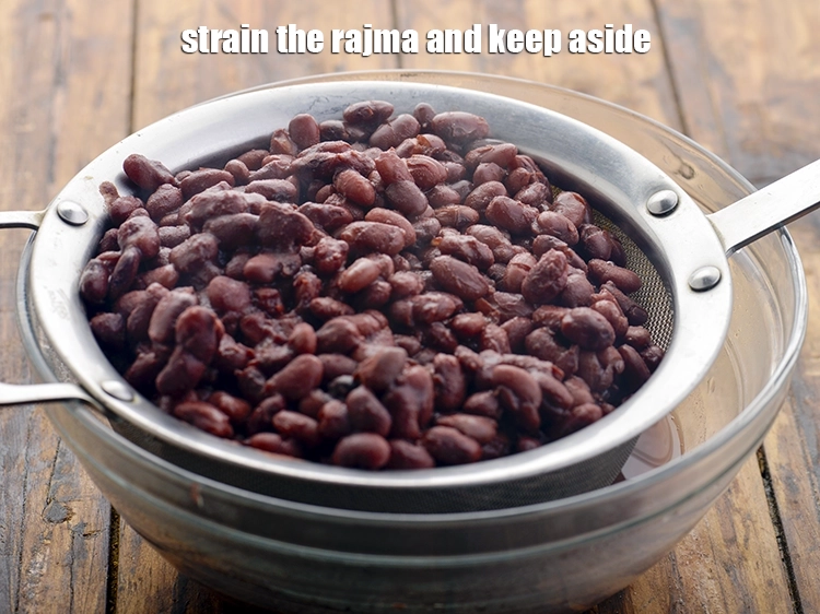 Step 13 – <p>રાજમાને ગાળીને બાજુ પર રાખો. તમે આ પાણીને પછીથી રાજમા મસાલા બનાવતી વખતે રાખી શકો …