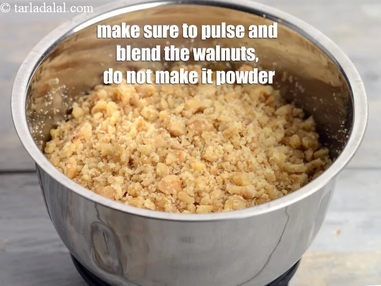 Step 12 – <p><span style="background-color:rgb(255,255,255);color:rgb(0,0,0);">અખરોટને પલ્સ કરીને બ્લેન્ડ કરો, તેનો પાવડર ન બનાવો.&nbsp;</span></p>