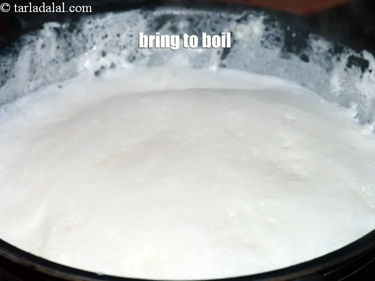 Step 2 – <p><span style="background-color:rgb(255,255,255);color:rgb(0,0,0);">તેને ઉકળવા સુધી ગરમ કરો.</span></p>