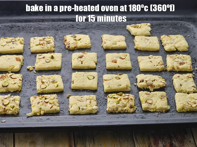 Step 10 – <p>હવે આગળથી ગરમ કરેલા ઑવનમાં ૧૮૦˚સે (૩૬૦˚ ફે) તાપમાન પર તેને ૧૫ મિનિટ સુધી બેક …