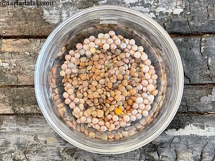 Step 7 – <p>મસૂરને સ્વચ્છ પાણીમાં નાખો.</p>