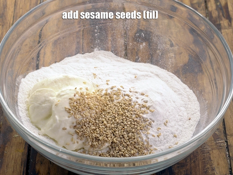 Step 3 – <p><strong>બેક્ડ ચોખાની ચકલી</strong>માં ક્રન્ચ ઉમેરવા માટે <span style="background-color:rgb(255,255,255);color:rgb(0,0,0);">2 ટીસ્પૂન </span><a href="https://www.tarladalal.com/glossary-sesame-seeds-til-gingelly-seeds-gujarati-612i"><u>તલ (sesame seeds, til)</u></a> ઉમેરો. …