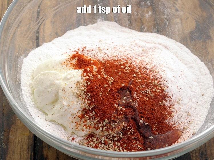 Step 6 – <p><span style="background-color:rgb(255,255,255);color:rgb(0,0,0);">1 ટીસ્પૂન </span><a href="https://www.tarladalal.com/glossary-oil-gujarati-671i"><u>તેલ ( oil )</u></a> ઉમેરો. આ એક સ્વસ્થ રેસીપી હોવાથી આપણે …