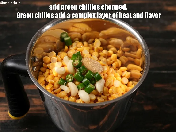 Step 4 – <p><span style="background-color:rgb(255,255,255);color:rgb(0,0,0);">૩ </span><a href="https://www.tarladalal.com/glossary-green-chillies-hari-mirch-gujarati-331i"><u>લીલું મરચું (green chillies)</u></a>, સમારેલા ઉમેરો. લીલા મરચા ગરમી અને સ્વાદનો એક …
