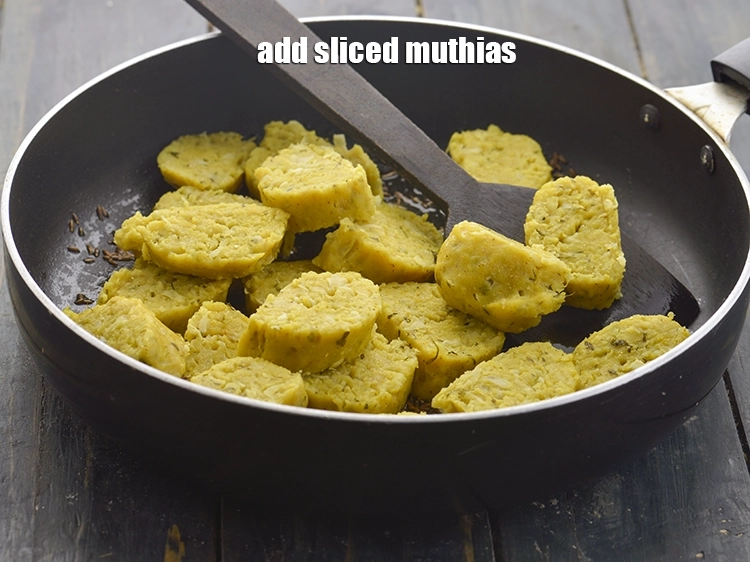 Step 23 – <p>કાપેલા મુઠિયા ઉમેરો.</p>