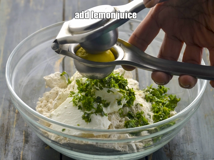 Step 6 – <p><a href="https://www.tarladalal.com/glossary-lemon-nimbu-gujarati-428i#ing_2754"><u>લીંબુનો રસ (lemon juice)</u></a> ઉમેરો.</p>