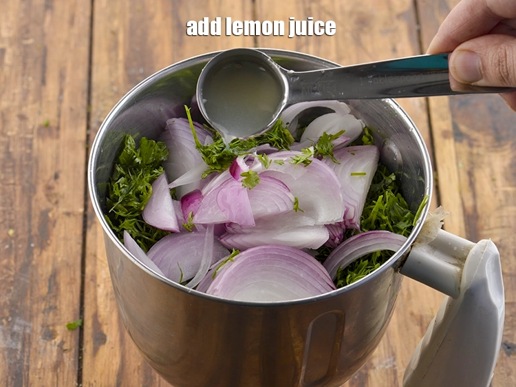 Step 13 – <p>હવે લીંબુનો રસ ઉમેરો. આ ચટણીનો રંગ જાળવી રાખવામાં મદદ કરશે. જો તમે લીંબુનો રસ …
