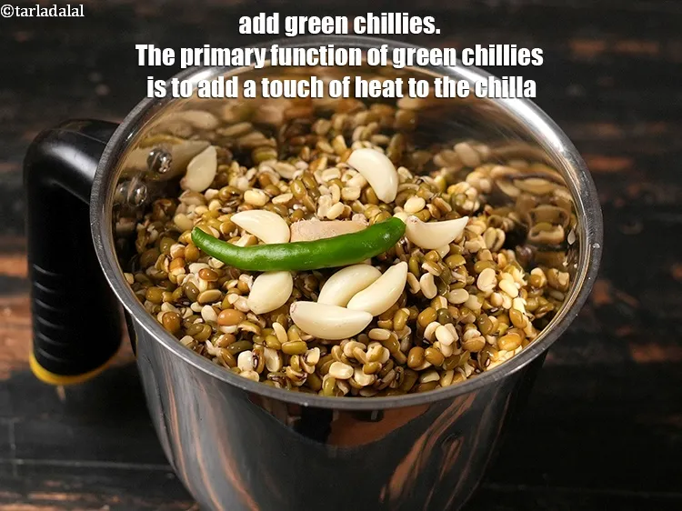 Step 4 – <p><span style="background-color:rgb(255,255,255);color:rgb(0,0,0);">2 </span><a href="https://www.tarladalal.com/glossary-green-chillies-hari-mirch-gujarati-331i"><u>લીલું મરચું (green chillies)</u></a> ઉમેરો. લીલા મરચાંનું મુખ્ય કાર્ય ચિલ્લામાં થોડી ગરમી …