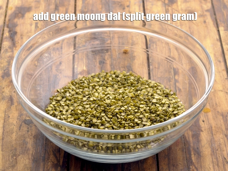 Step 2 – <p>લીલી મગની દાળ ઉમેરો.</p>