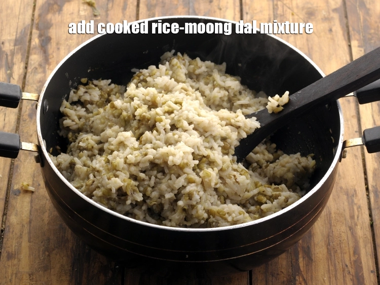 Step 23 – <p style="margin-left:0px;">રાંધેલા ભાત-મૂંગ દાળનું મિશ્રણ ઉમેરો.</p>