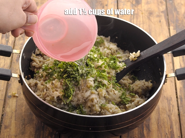 Step 26 – <p>૧½ કપ પાણી ઉમેરો. ખીચડી રાંધ્યા પછી તમે ક્યારે ગરમ કરો છો તેના આધારે, યોગ્ય …