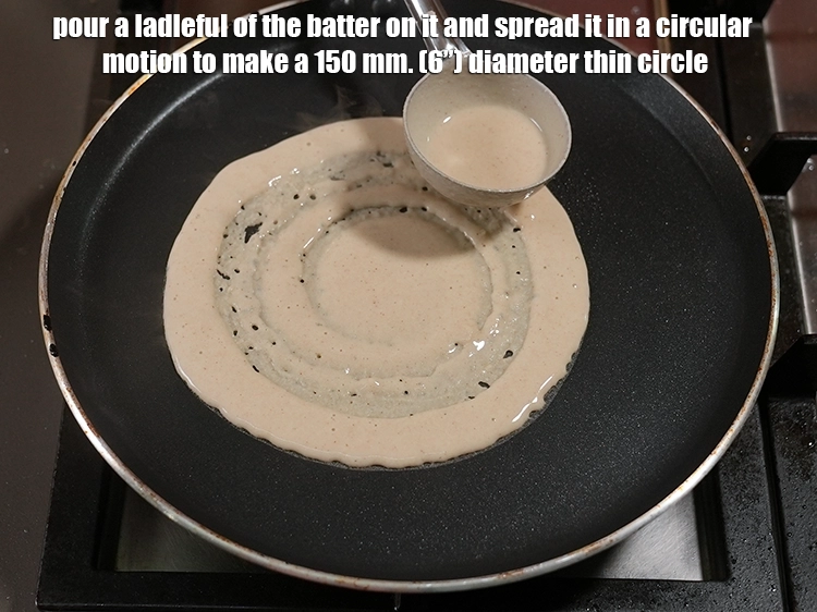 Step 16 – <p>તેના પર થોડું ખીરું રેડો અને તેને ગોળ ગતિમાં ફેલાવો જેથી 150 મીમી (6”) વ્યાસનું …