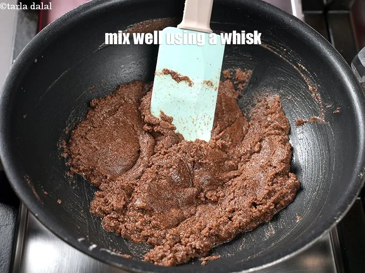 Step 5 – <p>વ્હિસ્કનો ઉપયોગ કરીને સારી રીતે મિક્સ કરો.</p>