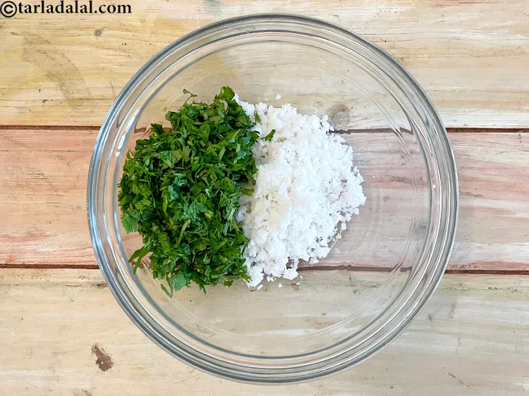 Step 6 – <p><span style="background-color:rgb(255,255,255);color:rgb(0,0,0);">3/4 કપ </span><a href="https://www.tarladalal.com/glossary-coriander-dhania-kothmir-gujarati-369i#ing_2365"><u>સમારેલી કોથમીર (chopped coriander)</u></a> ઉમેરો.</p>