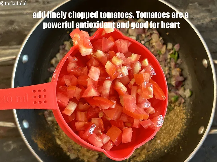 Step 12 – <p><span style="background-color:rgb(255,255,255);color:rgb(0,0,0);">1 1/2 કપ </span><a href="https://www.tarladalal.com/glossary-tomatoes-tamatar-gujarati-639i#ing_2361"><u>સમારેલા ટામેટા (chopped tomatoes)</u></a> ઉમેરો. ટામેટાં લાઇકોપીનનો અત્યંત સમૃદ્ધ સ્ત્રોત …
