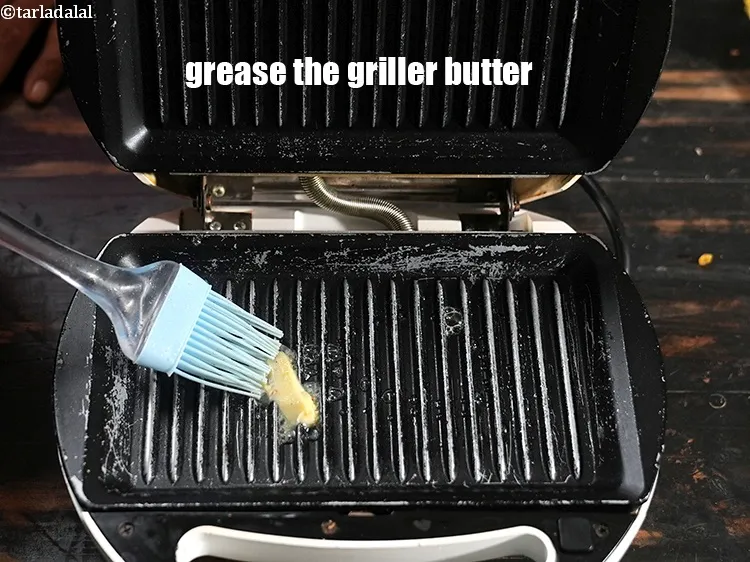 Step 26 – <p><span style="background-color:rgb(255,255,255);color:rgb(0,0,0);">ટીસ્પૂન લૉ ફેટ </span>માખણનો ઉપયોગ કરીને સેન્ડવિચને ગ્રીલ કરો.</p>