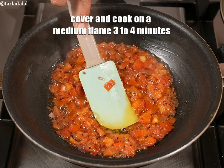 Step 15 – <p>ઢાંકીને મધ્યમ તાપ પર ૩ થી ૪ મિનિટ રાંધો.</p>