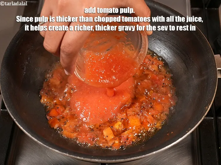 Step 16 – <p><span style="background-color:rgb(255,255,255);color:rgb(0,0,0);">1/2 કપ </span><a href="https://www.tarladalal.com/glossary-tomatoes-tamatar-gujarati-639i#ing_2756"><u>ટામેટાનું પલ્પ (tomato pulp)</u></a> ઉમેરો. કારણ કે પલ્પ બધા રસ સાથે …