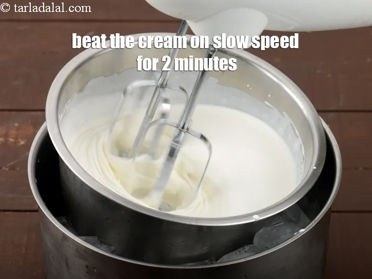 Step 10 – <p>ક્રીમને ધીમી ગતિએ 2 મિનિટ સુધી બીટ કરો. ક્રીમ થોડી ઘટ્ટ થશે.</p>