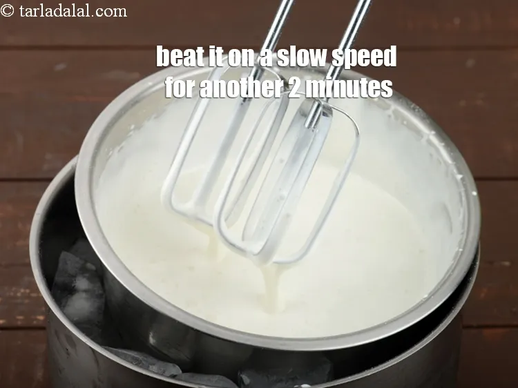 Step 12 – <p>તેને ધીમી ગતિએ 2 મિનિટ માટે બીટ કરો.</p>