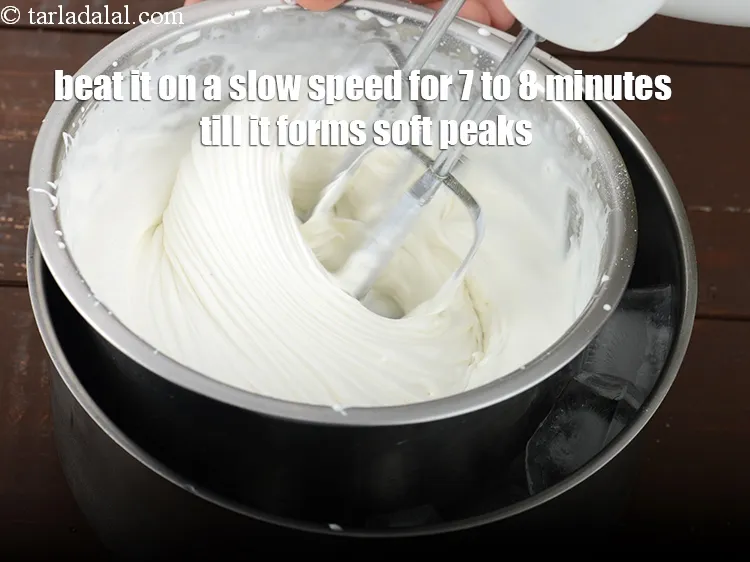 Step 14 – <p>તેને 7 થી 8 મિનિટ માટે ધીમી ગતિએ બીટ કરો. ક્રીમ નરમ શિખરો બનાવશે.</p>