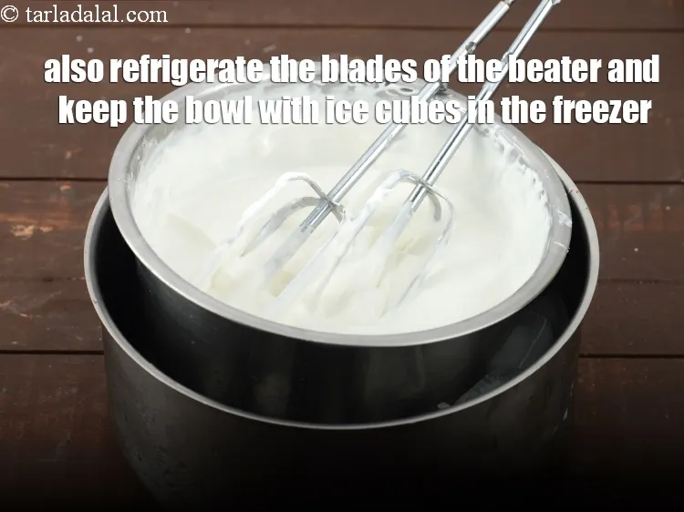 Step 16 – <p>બીટરના બ્લેડને પણ રેફ્રિજરેટ કરો અને બરફના ટુકડાવાળા બાઉલને ફ્રીઝરમાં રાખો.</p>