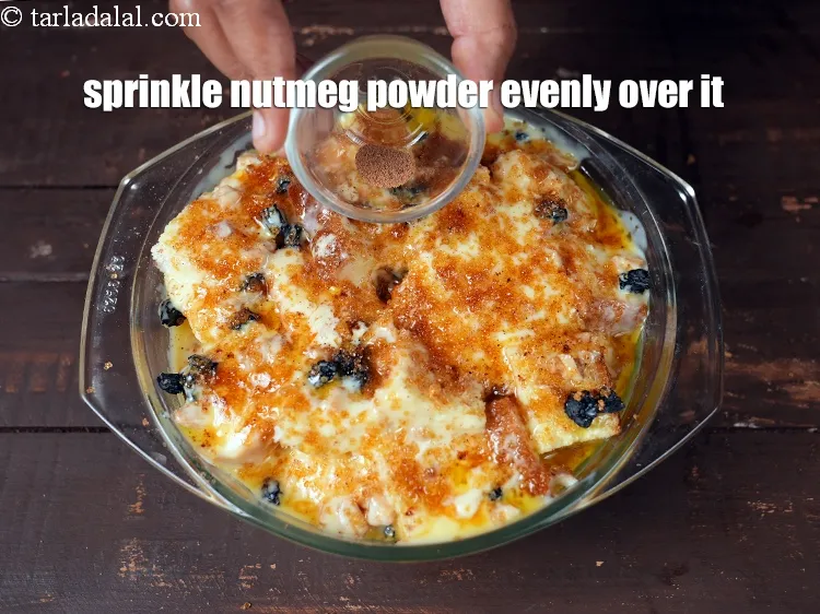 Step 20 – <p>તેના પર <span style="background-color:rgb(255,255,255);color:rgb(0,0,0);">1/4 ટીસ્પૂન </span><a href="https://www.tarladalal.com/glossary-nutmeg-jaiphal-gujarati-468i#ing_3327"><u>જાયફળનું પાવડર (nutmeg (jaiphal) powder)</u></a> સરખી રીતે છાંટો.</p>