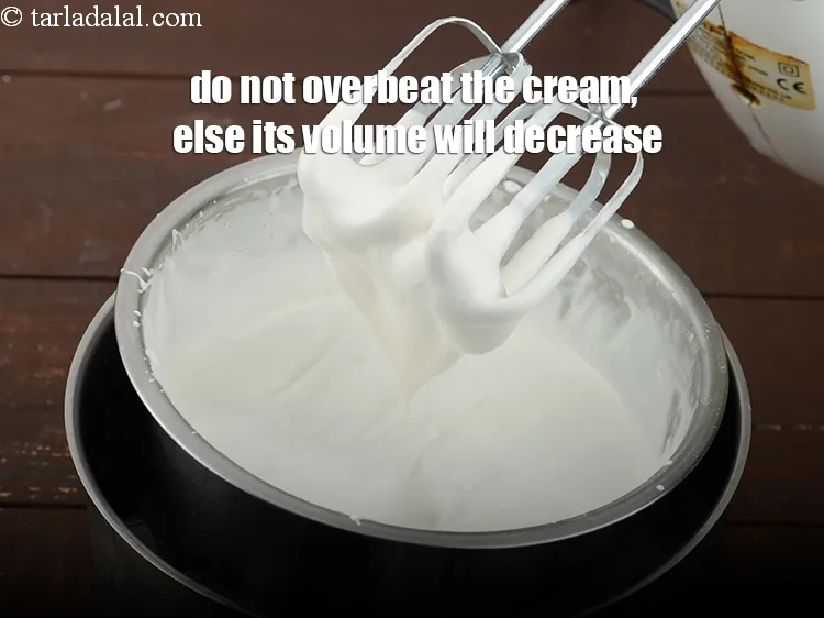 Step 24 – <p><span style="background-color:rgb(255,255,255);color:rgb(0,0,0);">ક્રીમને વધુ પડતું બીટ ન કરો, નહીં તો તેનું વોલ્યુમ ઘટશે અને તમને પાણીયુક્ત …