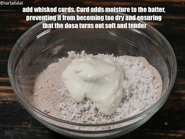 Step 5 – <p><span style="background-color:rgb(255,255,255);color:rgb(0,0,0);">1/4 કપ </span><a href="https://www.tarladalal.com/glossary-low-fat-curds-low-cal-dahi-low-calorie-curd-low-fat-yogurt-gujarati-1107i#ing_3204"><u>જેરી લીધેલું લો ફૅટ દહીં (whisked low fat curds)</u></a> ઉમેરો. દહીં …