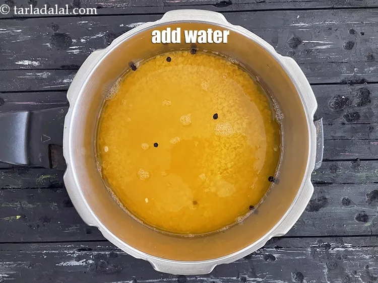 Step 11 – <p>4 1/2 કપ પાણી ઉમેરો. ખીચડીની સુસંગતતાને સમાયોજિત કરી શકાય છે. વધુ પ્રવાહી/સૂકી સુસંગતતા મેળવવા …