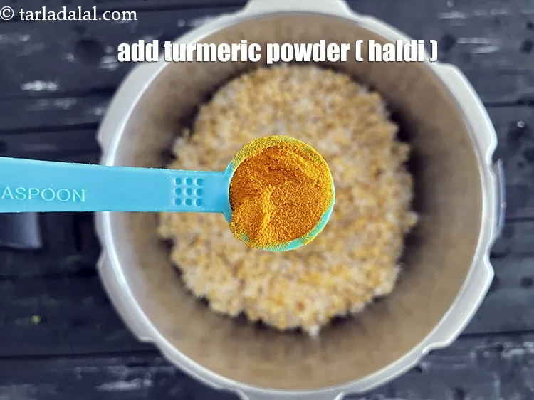 Step 8 – <p><a href="https://www.tarladalal.com/glossary-turmeric-powder-haldi-gujarati-645i"><u>હળદર (turmeric powder, haldi)</u></a> ઉમેરો. હળદરના અનેક સ્વાસ્થ્ય લાભો છે. સૌથી નાનો ઉમેરો પણ …