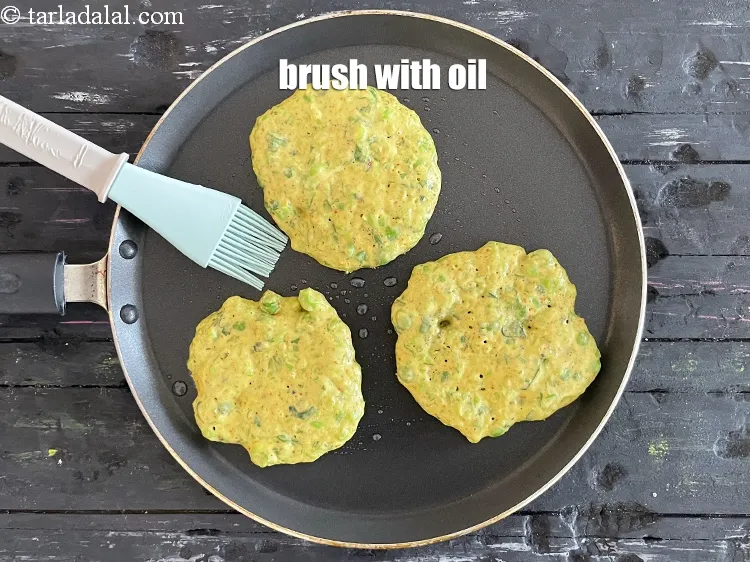 Step 20 – <p>ઉપર તેલથી બ્રશ કરો.</p>