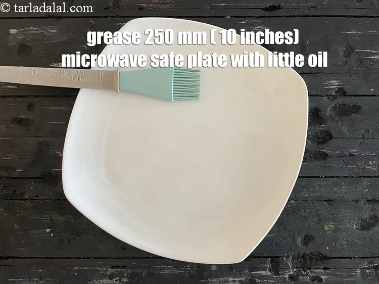 Step 12 – <p>૨૫૦ મીમી (૧૦”) વ્યાસની માઇક્રોવેવ સેફ પ્લેટને થોડું તેલથી ગ્રીસ કરો.</p>